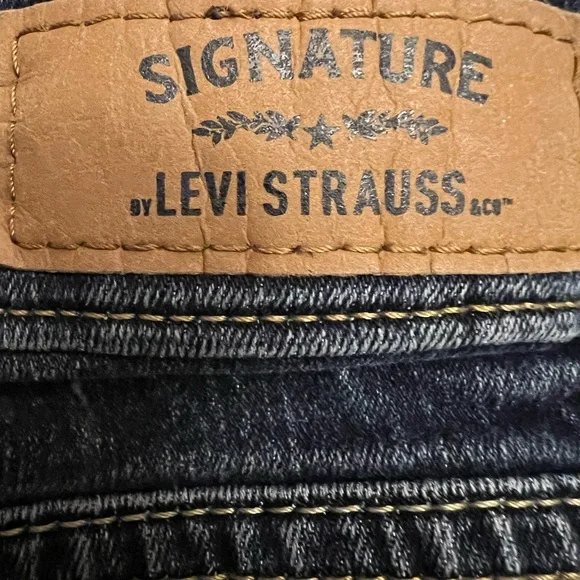 Signature by Levi Strauss women’s denim jeans 33X32 on tag modern boot cut - Picture 4 of 10